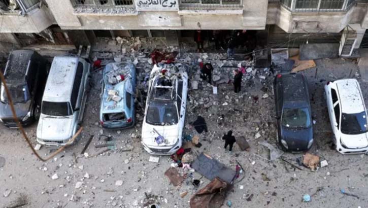 গাজায় ইসরায়েলি বাহিনীর বিমান হামলা, ৩২ ফিলিস্তিনি নিহত